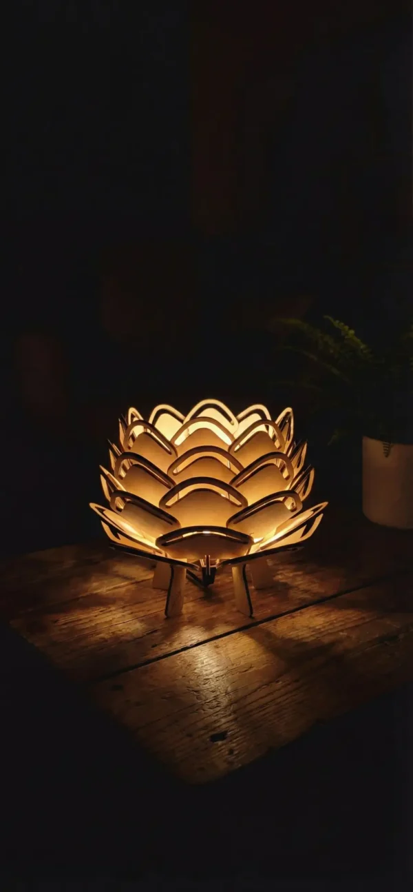 Lampe demi-pomme de pin